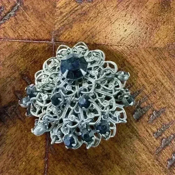 Vintage 1960’s Clip On Earrings. - Picture 3 of 5